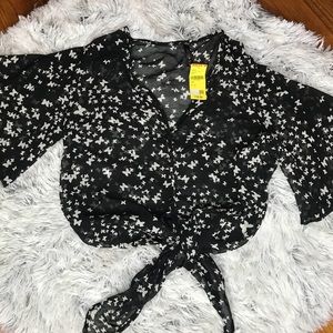 🦋 Tilly’s Butterfly Festival button blouse Lrg